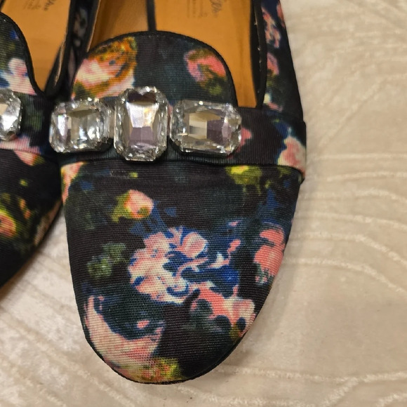 Seychelles Black Slip-On Loafers with Classic Silhouette - Picture 4 of 11